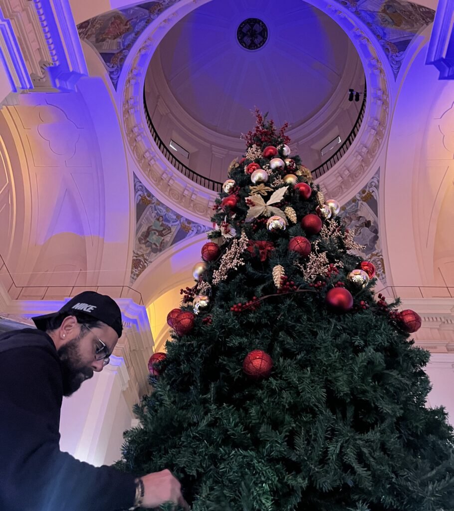 Alquiler de arboles de navidad en Málaga Estepona montaje 